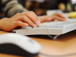 1208423_woman_using_computer A Few Things You Can Learn from Failed Businesses